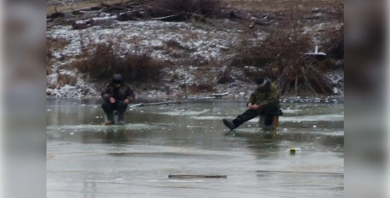 Беларускія рыбаловы адкрываюць сезон падлёднай рыбалкі. Але яны рызыкуюць жыццём

