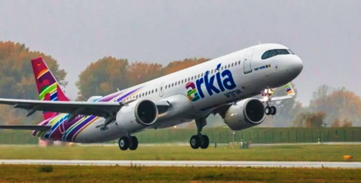 Самолет Arkia
