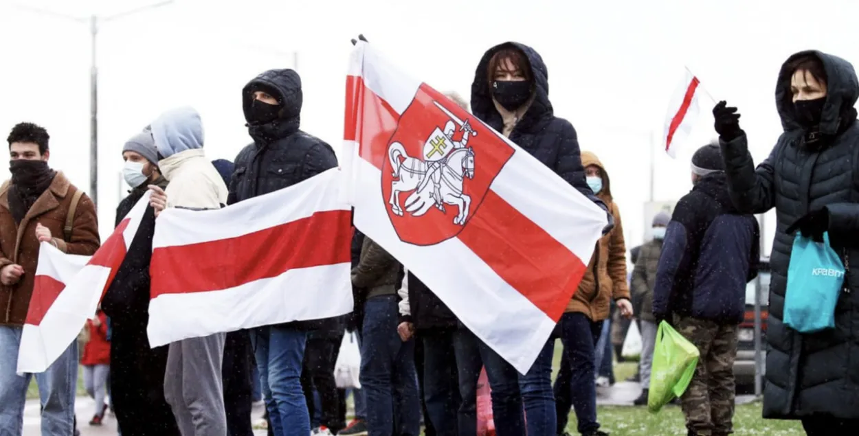 Белорусы во время митинга
