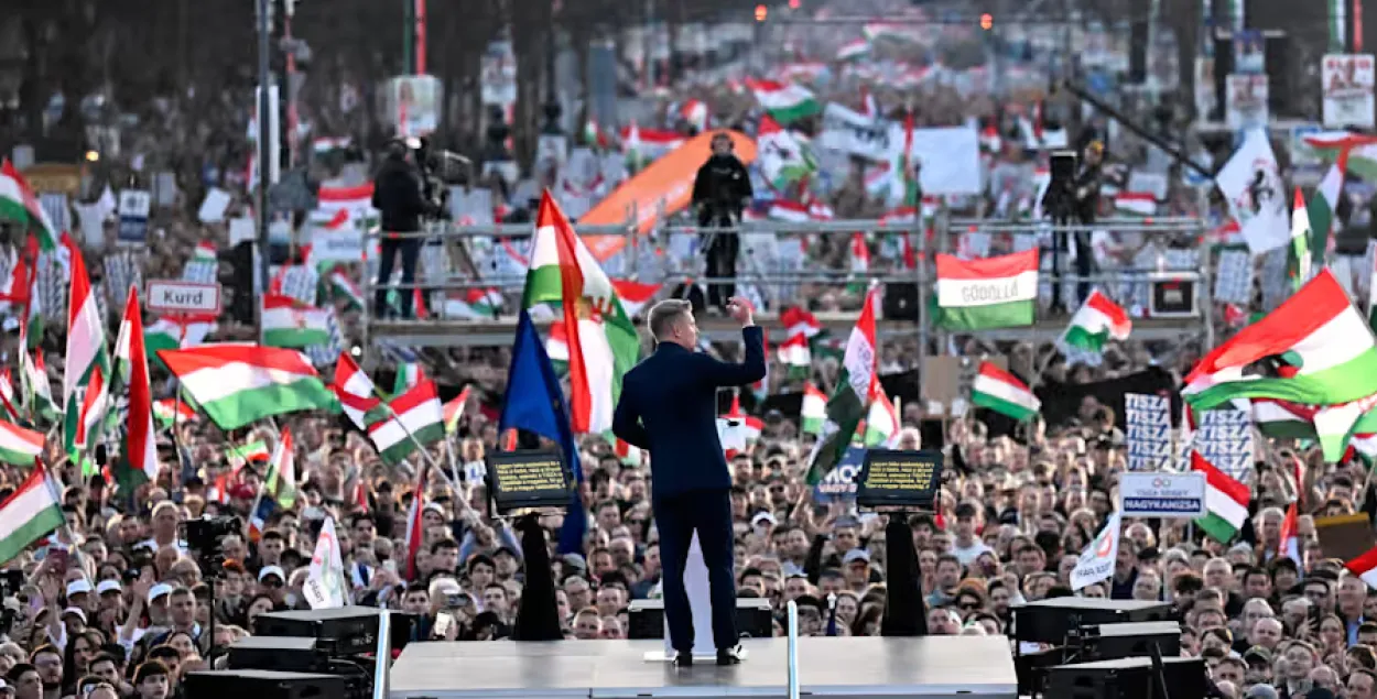 Петер Мадяр на митинге
