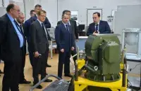 Russia&#39;s Ambassador Mikhail Babich is observing some Belarus-made military equipment&nbsp;/ belarus.mid.ru​