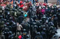 Сілавікі і мірныя пратэстоўцы на "Плошчы Перамен" у Мінску 15 лістапада 2020 года / Еўрарадыё