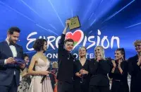 Valeryja Hrybusava (centered) and Uladzislau Pashkevich (right), VAL duo / Euroradio
