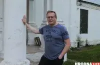 Павел Подкорытов у поместья в Подороске