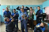Розы из жести
