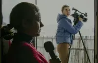 Кадр из фильма Мары Томкович "Под серым небом"
