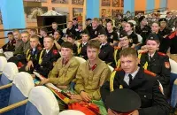 Униформа красноармейцев в школе уже есть
