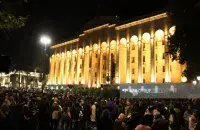 Митинг возле грузинского парламента
