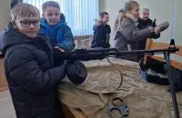 Дети получили оружие "для ознакомления"
