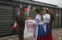 Российских военных встречали в Беларуси
