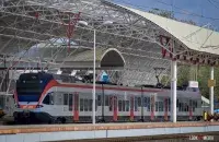Цягнік на чыгуначнай станцыі
