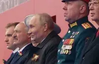На парадзе

