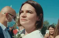 Кадр са стужкі "Не створаныя для палітыкі"

