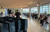 Клуб раздал подарки детям

