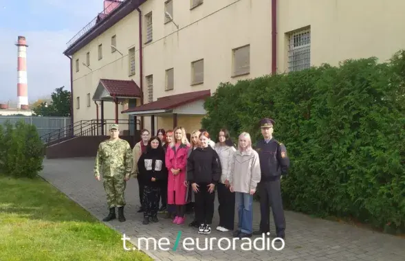 Падлеткі на "экскурсіі" ў калоніі
