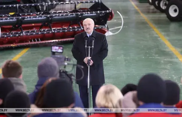 Александр Лукашенко на "Гомсельмаше" / БЕЛТА​
