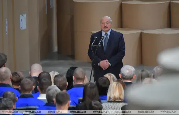 Лукашенко на заводе в Шклове / БЕЛТА