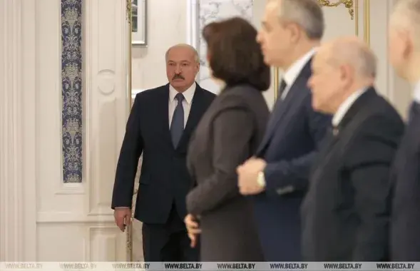 Александр Лукашенко и участники совещания / БЕЛТА