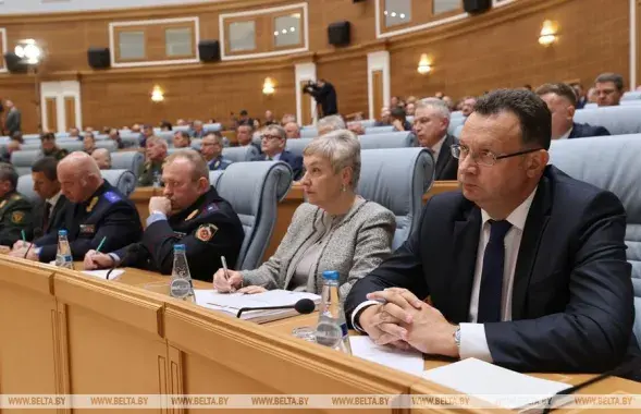 Присутствующие внимательно слушают и даже записывают / БЕЛТА​