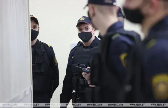 Над оппозиционерами, протестующими почти ежедневно проходят суды / БЕЛТА​