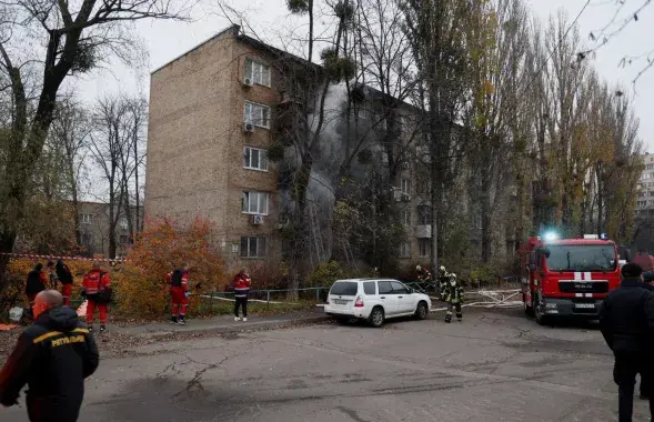 Ракета попала в жилой дом в Киеве / Reuters
