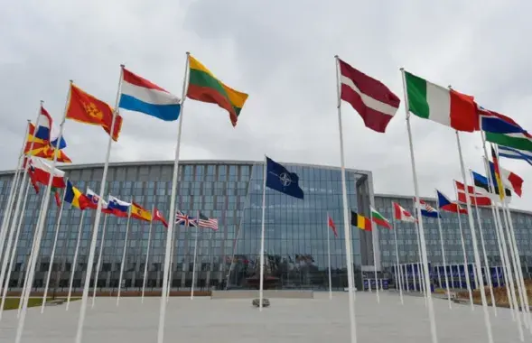 Запад призывает официальный Минск не поддерживать Путина / nato.int

