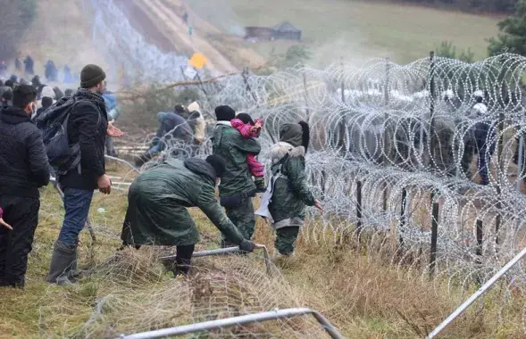 Мігранты на мяжы Беларусі і Польшчы 8 лістапада /&nbsp;BelTA via AP