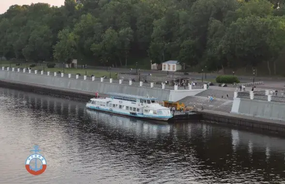 В Гомеле пара прыгнула с теплохода в Сож / t.me/osvodgomel
