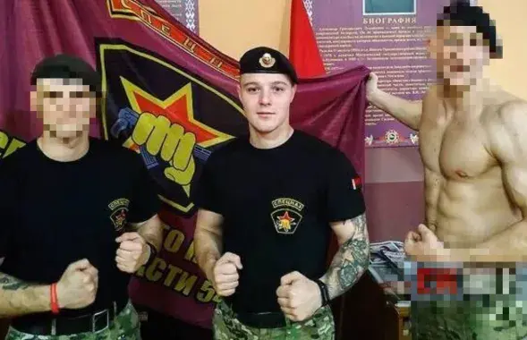 Марцін Мысліцкі (пасярэдзіне) нібыта збіваў пратэстоўцаў у 2020 годзе ў часе тэрміновай службы / тэлеграм