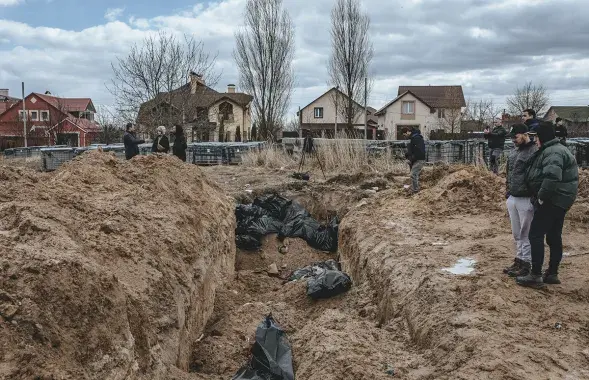 Жертвы в братской могиле в Буче / Еврорадио