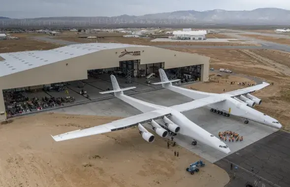 Фото: stratolaunch.com