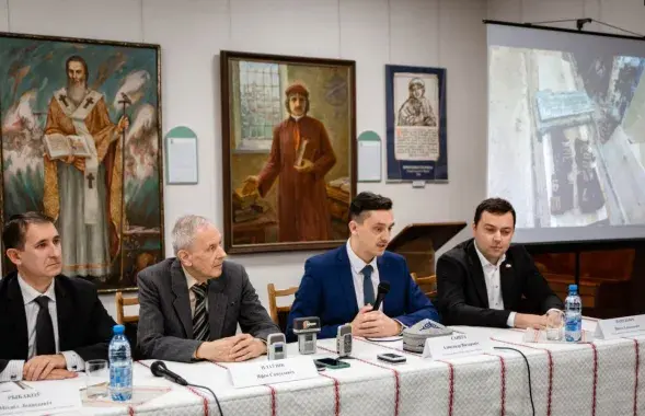 Яков Плавник (второй слева), справа от него &mdash; председатель Фонда Марии Магдалены Радзивилл Александр Сапега / svaboda.org​
