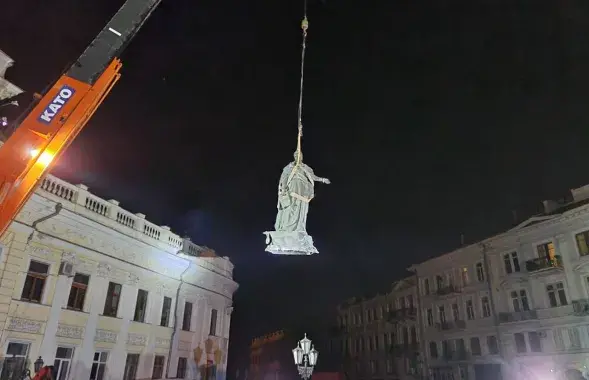 Снос памятника Екатерине II в Одессе /&nbsp;@tymoshenko_kyrylo
