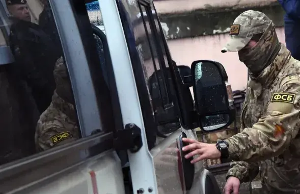 Россиянина задержали белорусские пограничники и передали представителям ФСБ / "Коммерсант"
