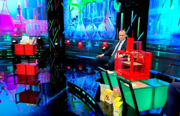 Гордей Гусаков с 3D-принтером / СТВ