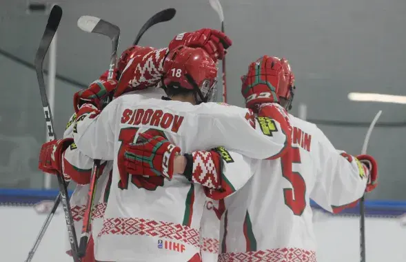 Белорусы реабилитировались после стартового поражения / hockey.by