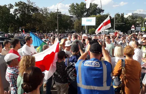 Владимир Караник не захотел отвечать на вопросы / Еврорадио​
