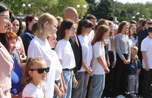 Жыхары Камянецкага раёна слухаюць Аляксандра Лукашэнку, 1 жніўня 2023-га / president.gov.by