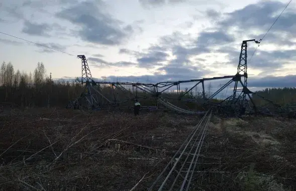 Взорванная опора ЛЭП / t.me/drozdenko_au_lo
