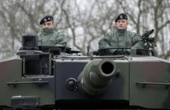 Польские военные на танке Leopard 2 / Фото: tvp.pl
