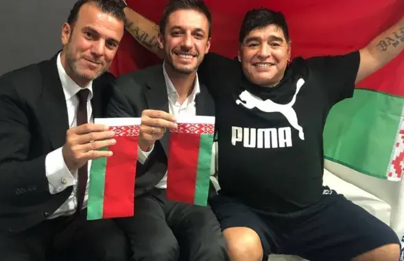 Diego Maradona (right) with a Belarus flag. Фота: Matias Morla's Instagram
