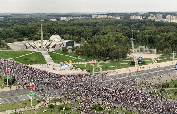 Возле стелы в августе 2020-го / Еврорадио, архивное фото