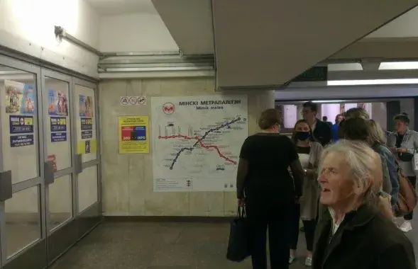 Станцию метро "Октябрьская" перекрыли / Еврорадио