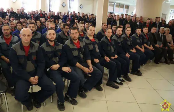 Сустрэча кіраўніцтва сілавога блока з працоўнымі Брэста з нагоды "ваенна-палітычнай абстаноўкі ў краіне" / @modmilby
