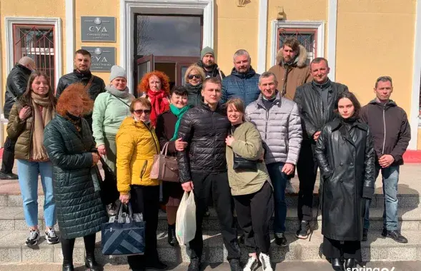 Кирилл Павловец вместе с близкими после оглашения приговора / spring96.org​