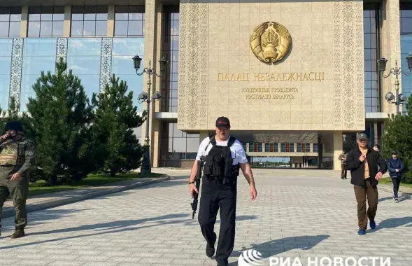 Александр Лукашенко у Дворца независимости в Минске 30 августа 2020 года / "РИА Новости"