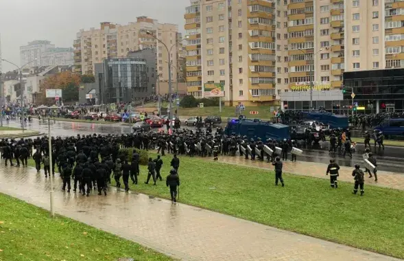 Вооруженные силовики на Марше достоинства 11 октября 2020 года / Еврорадио