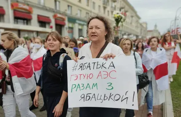 Руководитель "Экодома" Ирина Сухий на одной из женских акций протеста в августе 2020 года