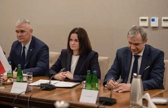 Святлана Ціханоўская, Валер Кавалеўскі (злева) і Павал Латушка (справа) на сустрэчы / АПК
