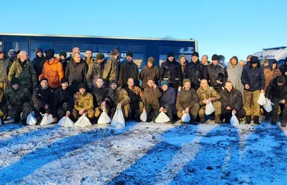 Домой вернулись 33 украинских офицера и 17 рядовых и сержантов
